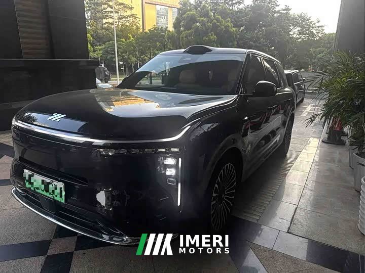IM Motors Zhiji LS8 66 Ultra Luxury Six-Seater