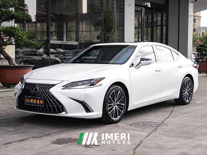 Lexus ES 300h Premium Edition - ავტომობილი ჩინეთიდან