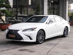 Lexus ES 300h Premium Edition - ფოტო 1