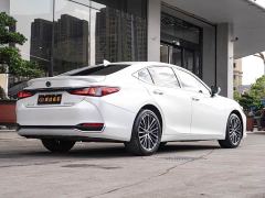 Lexus ES 300h Premium Edition - ფოტო 3