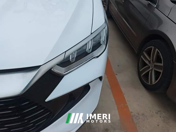 BYD Song Pro New Energy DM-i 71KM Glory Edition Pilot - автомобиль из Китая