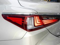 Lexus ES 200 Excellence Edition - ფოტო 9