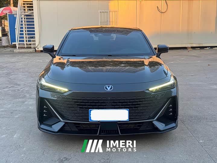 Changan UNI-V 1.5T Premium Edition - автомобиль из Китая