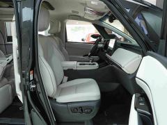 Lexus LM 500h Six-Seat Premium Edition - photo 12