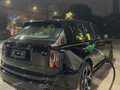 Rolls-Royce Cullinan Black Badge - ფოტო 2