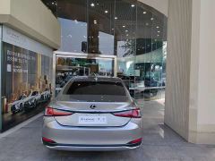 Lexus ES 200 Premium Edition - ფოტო 4