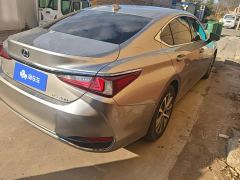 Lexus ES 200 Premium Edition - ფოტო 3