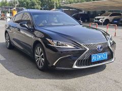 Lexus ES 300h Excellence - ფოტო 3