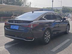 Lexus ES 300h Excellence - ფოტო 4