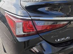 Lexus ES 300h Excellence - ფოტო 8