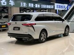 Toyota Sienna 2.5L Hybrid AWD Premium - photo 11