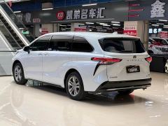 Toyota Sienna 2.5L Hybrid AWD Premium - photo 13