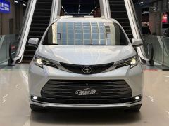 Toyota Sienna 2.5L Hybrid AWD Premium - photo 2