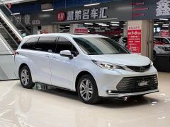 Toyota Sienna 2.5L Hybrid AWD Premium - photo 3