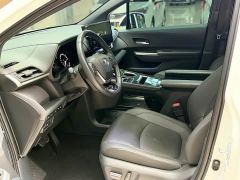 Toyota Sienna 2.5L Hybrid AWD Premium - photo 4