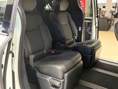 Toyota Sienna 2.5L Hybrid AWD Premium - photo 6