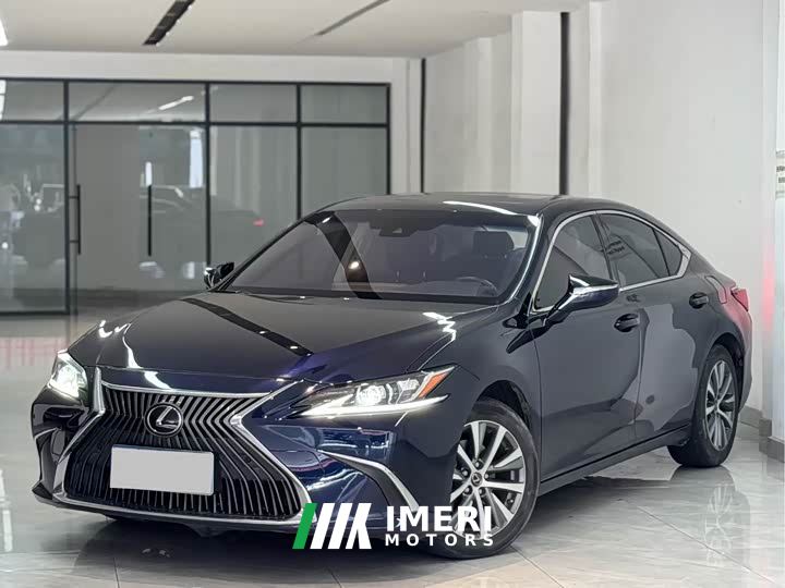 Lexus ES 300h Excellence Edition - ავტომობილი ჩინეთიდან