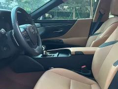 Lexus ES 300h Excellence Edition - ფოტო 5