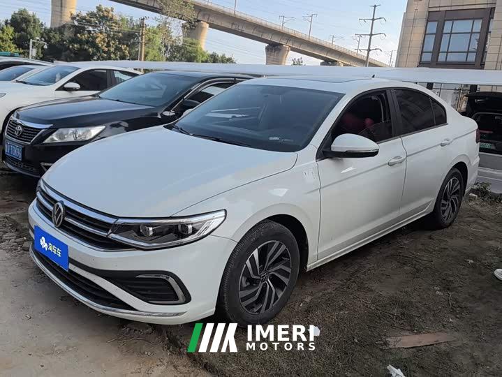 Volkswagen Bora 200TSI DSG Comfort Navigation Edition - автомобиль из Китая