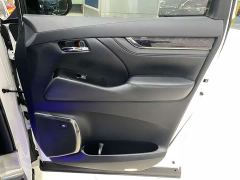 Toyota Vellfire Dual Engine 2.5L HV Luxury - ფოტო 10