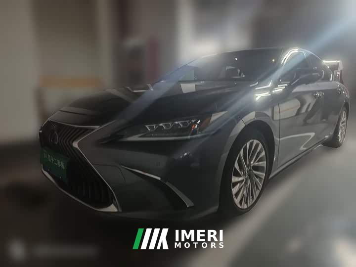 Lexus ES 300h Executive Edition - ავტომობილი ჩინეთიდან