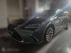 Lexus ES 300h Executive Edition - ფოტო 1