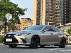 Lexus ES 300h F SPORT - фото 1