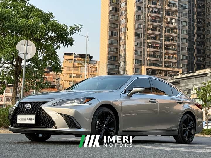 Lexus ES 300h F SPORT