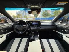 Lexus ES 300h F SPORT - фото 8