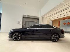 BMW 5 Series 530Li Premier M Sport Package - ფოტო 3