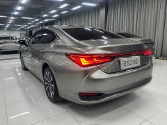 Lexus ES 200 Premium Edition - ფოტო 11