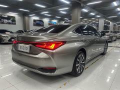 Lexus ES 200 Premium Edition - ფოტო 9