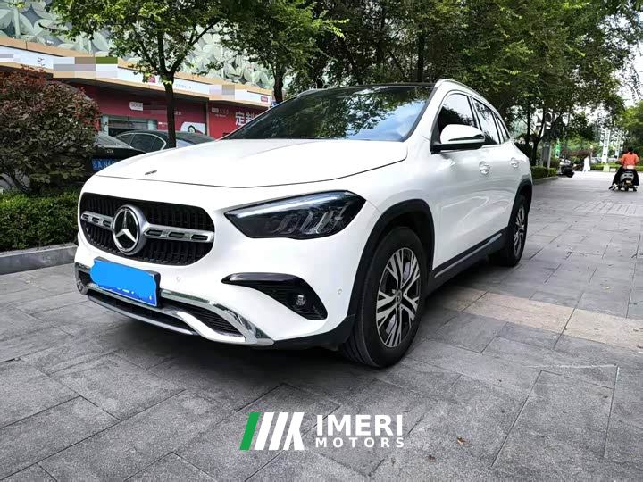 Mercedes-Benz GLA 220