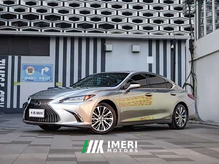 Lexus ES 300h Premium Edition - автомобиль из Китая