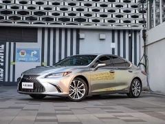 Lexus ES 300h Premium Edition - фото 1