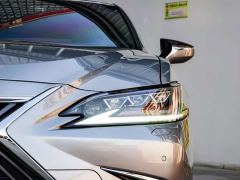 Lexus ES 300h Premium Edition - фото 2