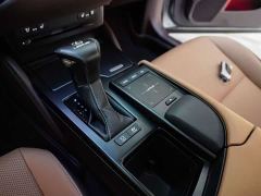 Lexus ES 300h Premium Edition - фото 20