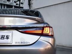 Lexus ES 300h Premium Edition - фото 3