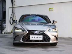Lexus ES 300h Premium Edition - фото 7