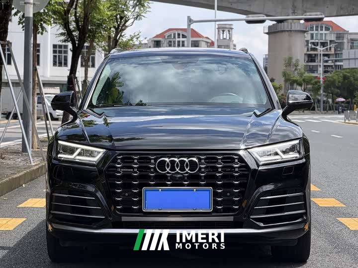 Audi Q5L 2020 40 TFSI enjoys fashionable style
