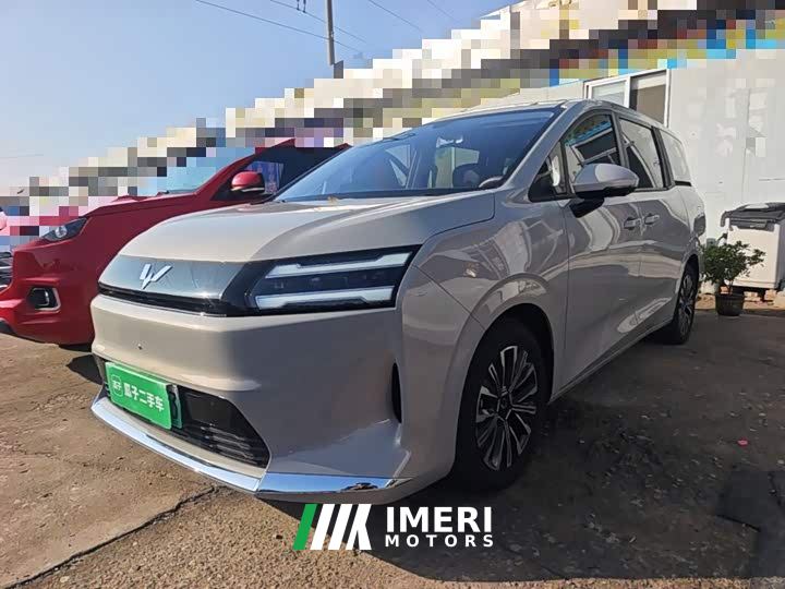 Wuling Starlight 730 New Energy Pure Electric 500km Luxury - car from China