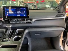 Toyota Sienna 2.5L Hybrid Platinum Edition - photo 16