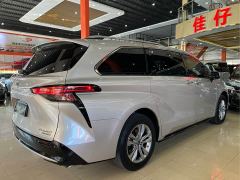 Toyota Sienna 2.5L Hybrid Platinum Edition - photo 4