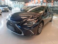 Lexus ES 300h Excellence Edition - ფოტო 1
