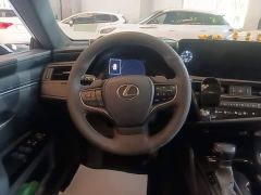 Lexus ES 300h Excellence Edition - ფოტო 10