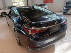 Lexus ES 300h Excellence Edition - ფოტო 4