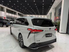 Toyota Grevias 2.5L Hybrid Flagship VIP Edition - photo 12