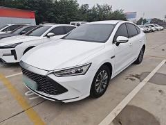 BYD Qin PLUS Glory Edition DM-i 55KM Leading - фото 1