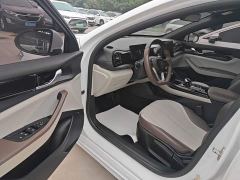 BYD Qin PLUS Glory Edition DM-i 55KM Leading - фото 15