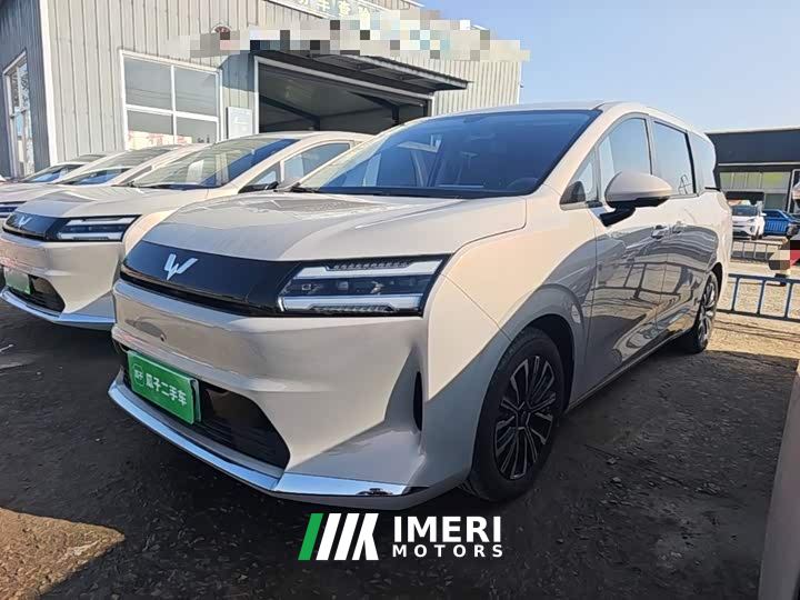 Wuling Starlight 730 New Energy Pure Electric 500km Luxury - car from China